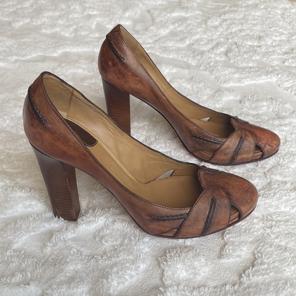 Chloé Distressed Leather Pumps
